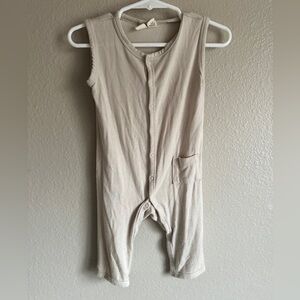 Kyte Baby size 12-18m sleeveless romper with snap closure in bone color